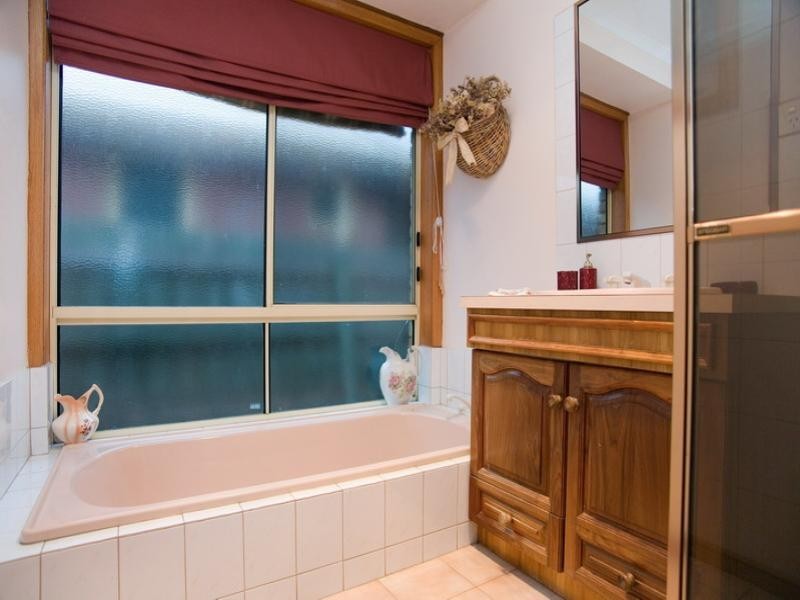 12 Westleigh Court, Mill Park VIC 3082