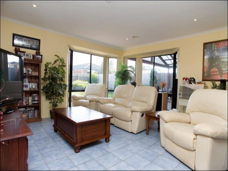 5 Glama Court, Roxburgh Park VIC 3064