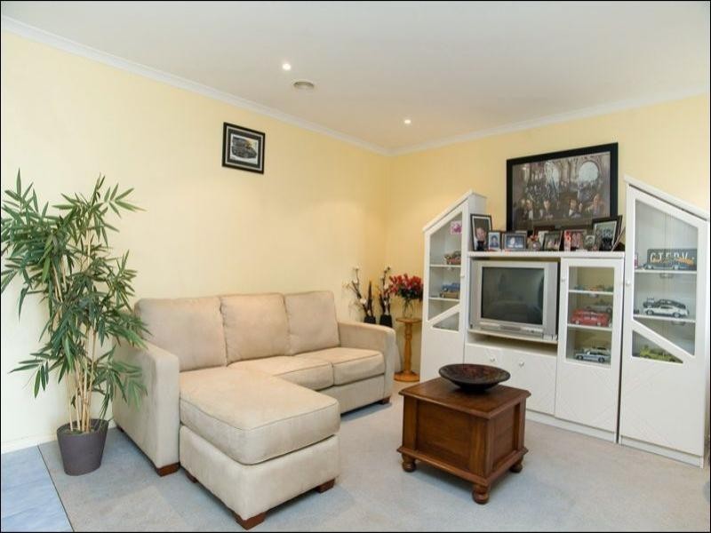 5 Glama Court, Roxburgh Park VIC 3064