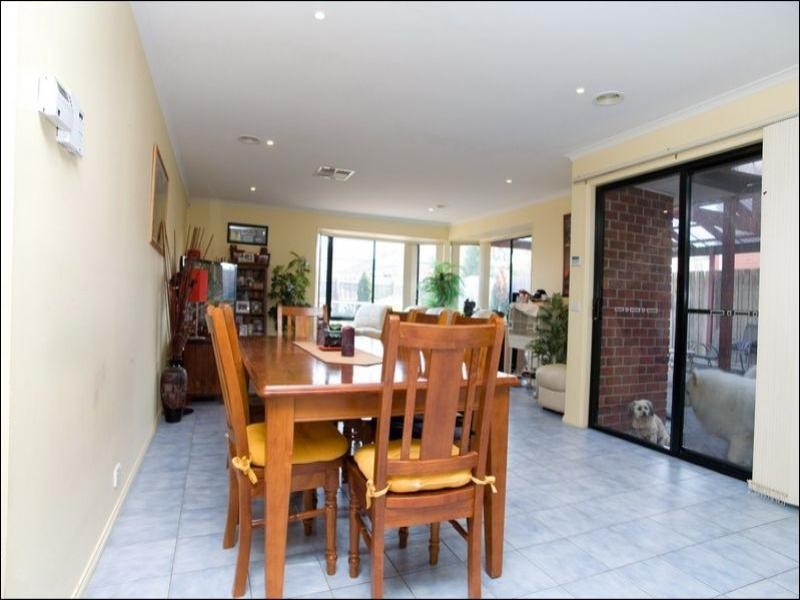 5 Glama Court, Roxburgh Park VIC 3064