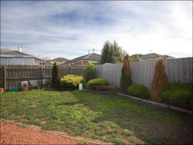 5 Glama Court, Roxburgh Park VIC 3064