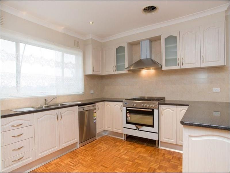 34 Banksia Avenue, Thomastown VIC 3074