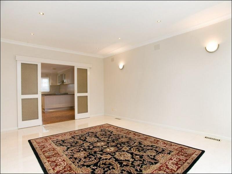 34 Banksia Avenue, Thomastown VIC 3074