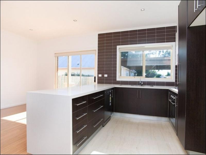 2/106 Spring Street, Reservoir VIC 3073