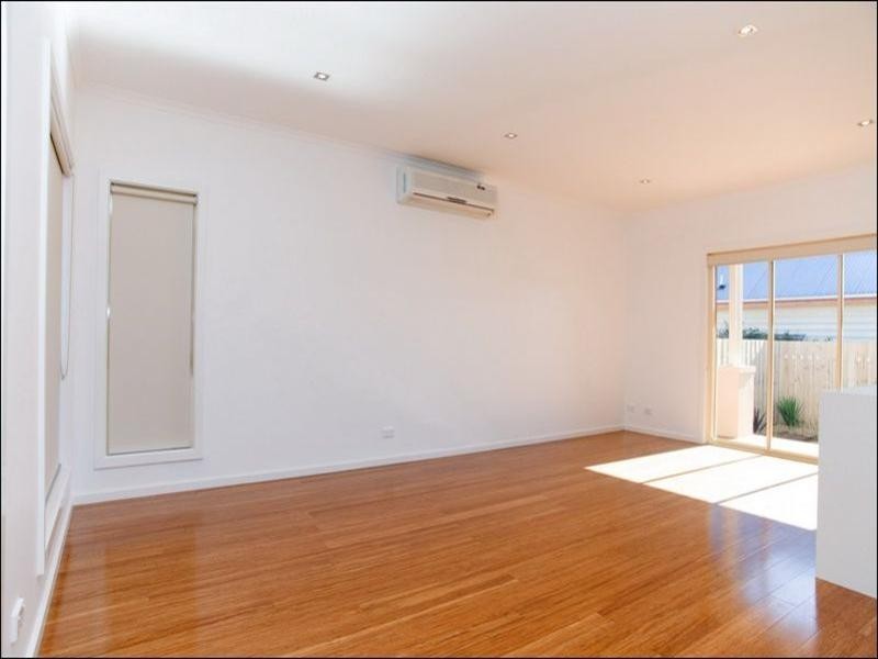 2/106 Spring Street, Reservoir VIC 3073