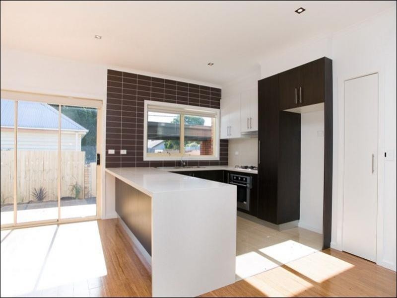 2/106 Spring Street, Reservoir VIC 3073