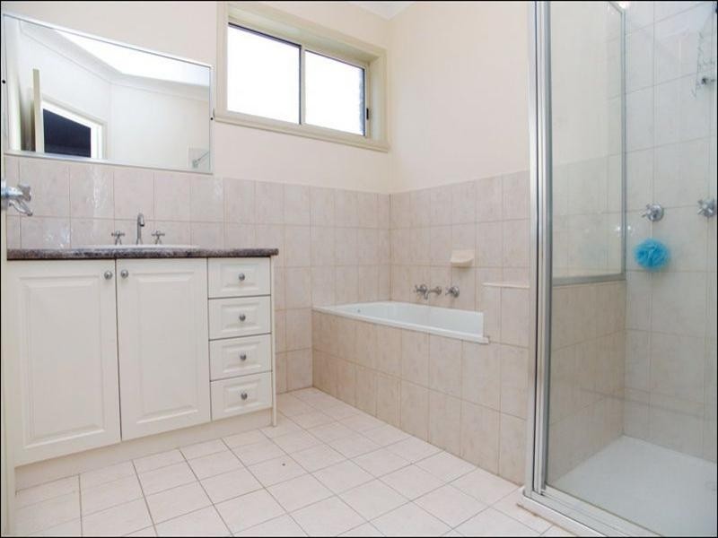 11 Trinity Way, South Morang VIC 3752