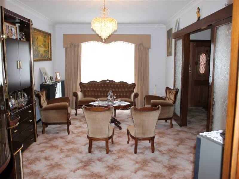 8 Deakin Avenue, Lalor VIC 3075