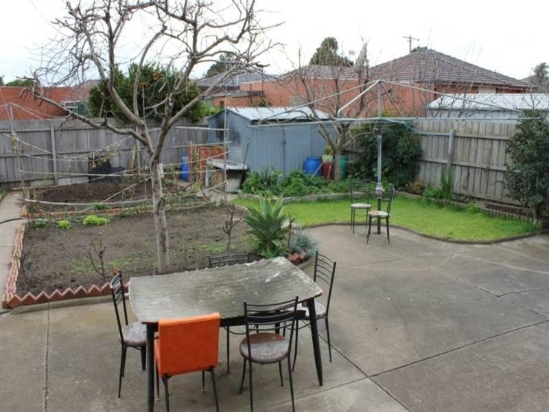 8 Deakin Avenue, Lalor VIC 3075
