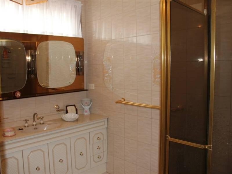 8 Deakin Avenue, Lalor VIC 3075