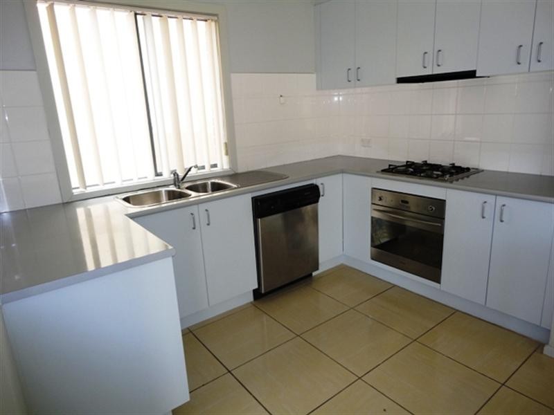 24 Paroo Avenue, Roxburgh Park VIC 3064