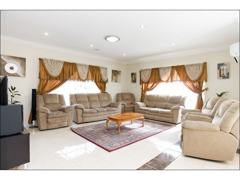 35 Quartz Grove, Epping VIC 3076