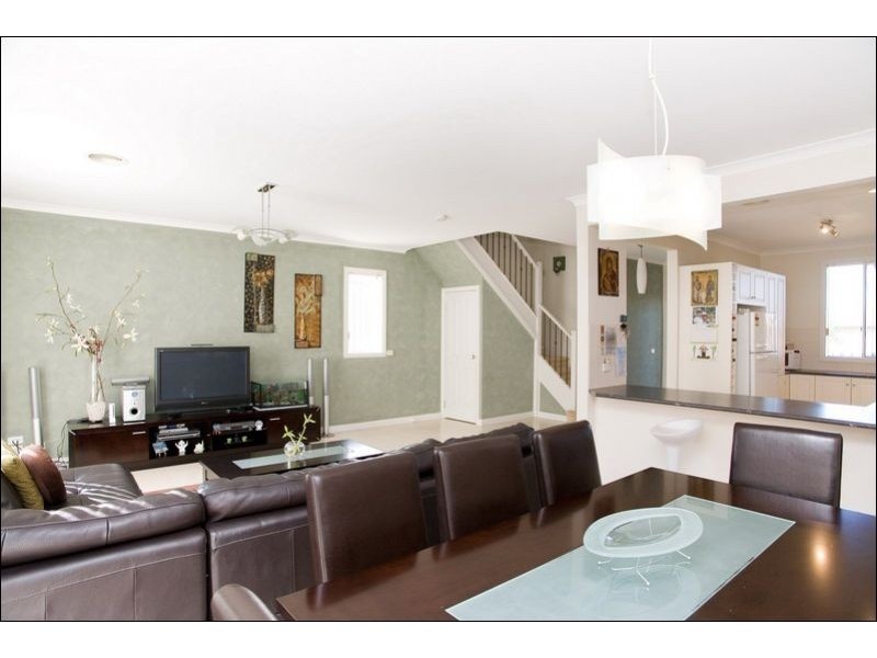 2/33 Davisson Street, Epping VIC 3076