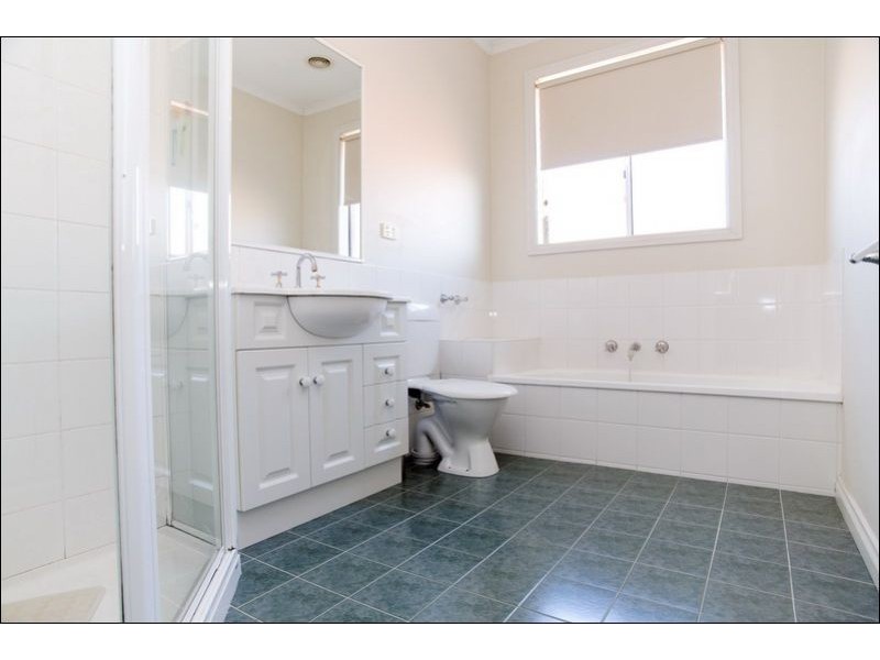 2/33 Davisson Street, Epping VIC 3076