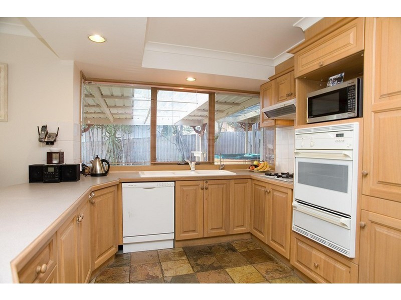 25 Bowman Drive, Mill Park VIC 3082