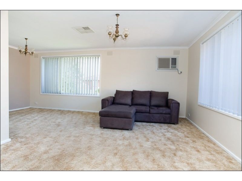 25 Lowalde Drive, Epping VIC 3076