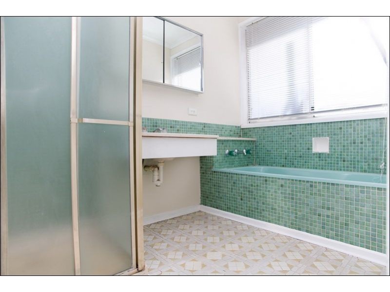 25 Lowalde Drive, Epping VIC 3076