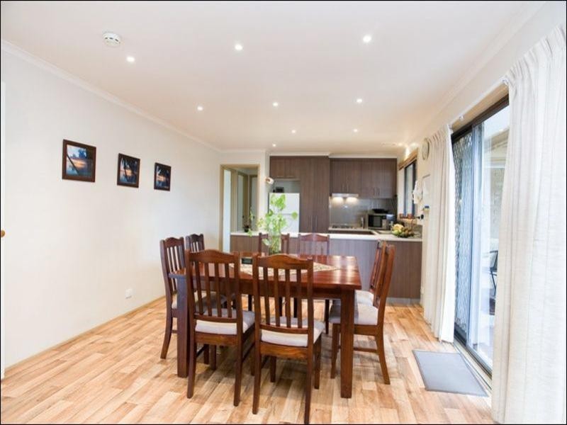 27 Tonelli Crescent, Mill Park VIC 3082