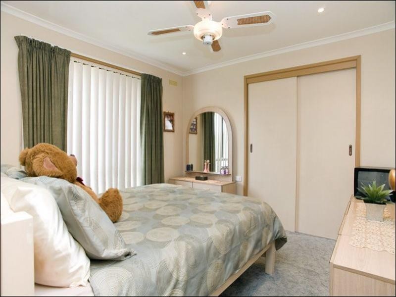 27 Tonelli Crescent, Mill Park VIC 3082