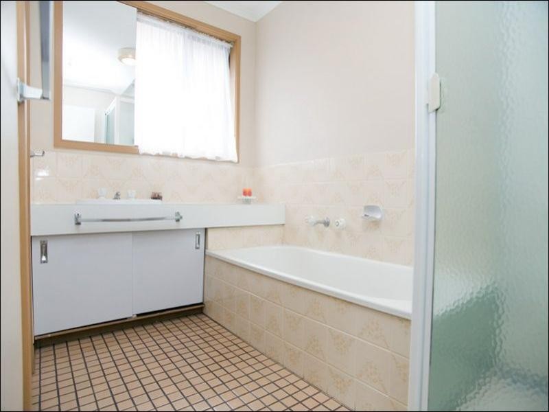 27 Tonelli Crescent, Mill Park VIC 3082