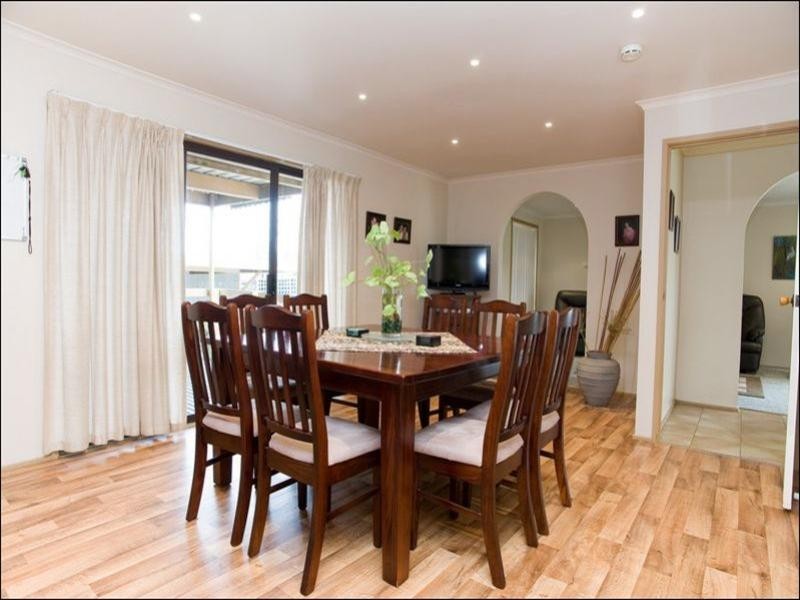 27 Tonelli Crescent, Mill Park VIC 3082