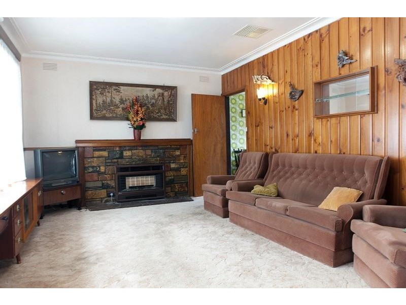 8 East Court, Lalor VIC 3075