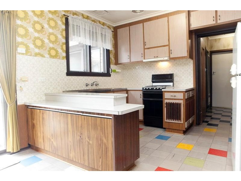 8 East Court, Lalor VIC 3075