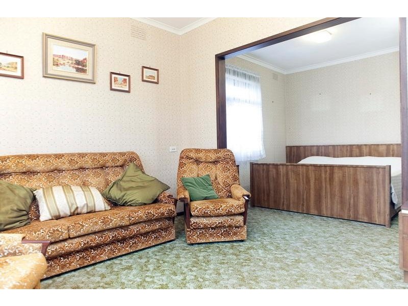 8 East Court, Lalor VIC 3075