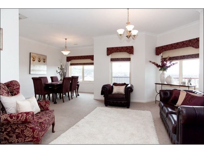 16 Rialton Rise, South Morang VIC 3752