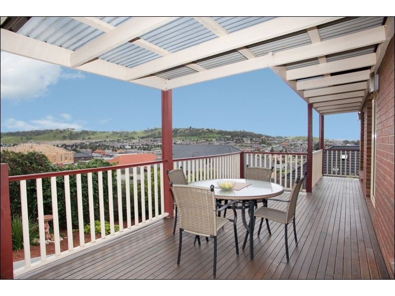 16 Rialton Rise, South Morang VIC 3752