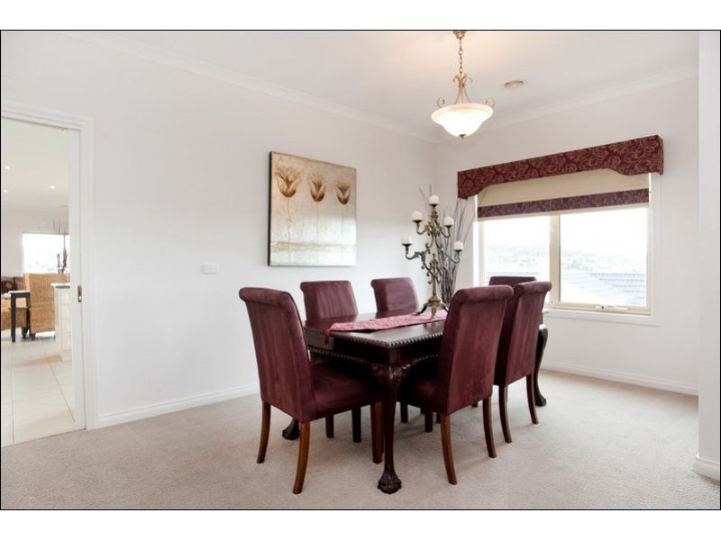 16 Rialton Rise, South Morang VIC 3752