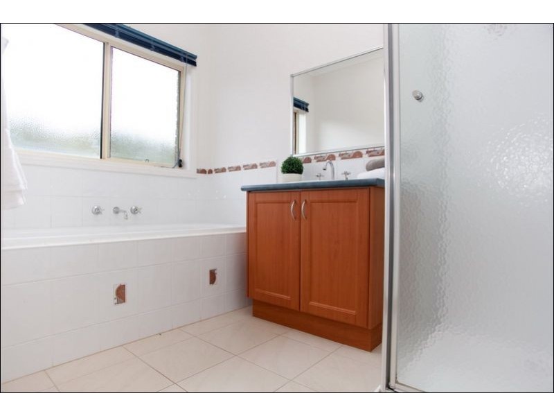 16 Rialton Rise, South Morang VIC 3752