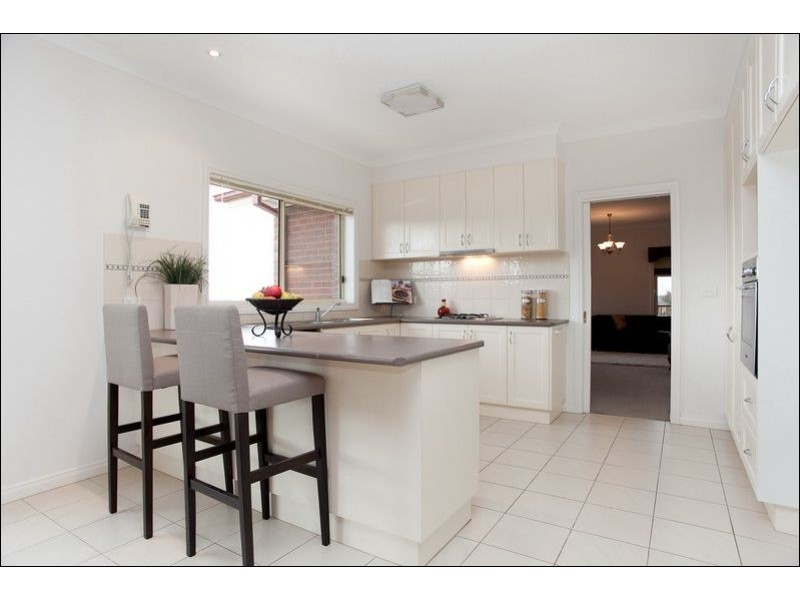 16 Rialton Rise, South Morang VIC 3752