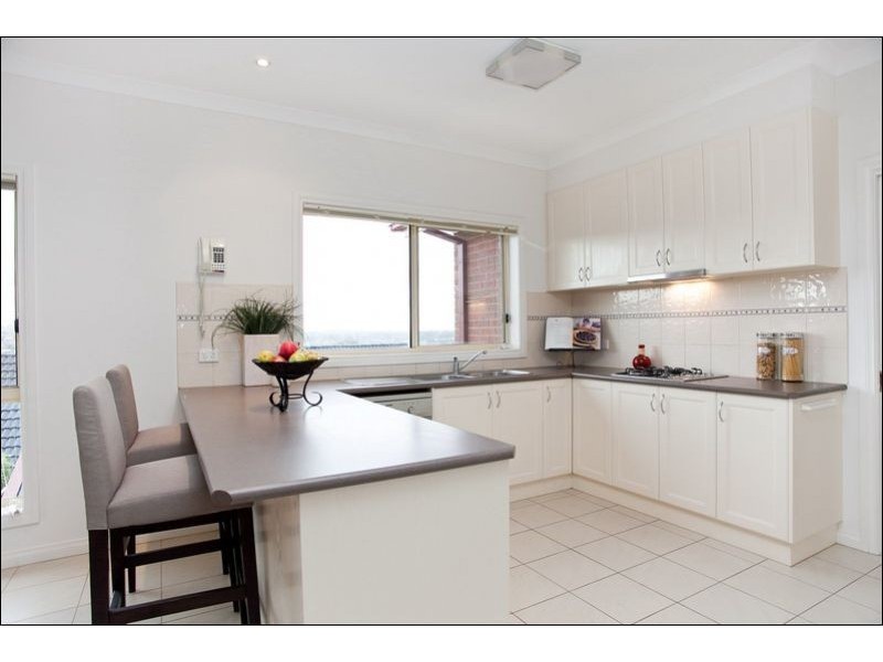 16 Rialton Rise, South Morang VIC 3752