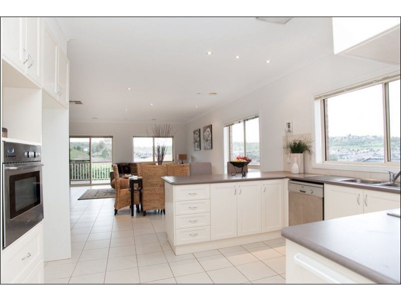 16 Rialton Rise, South Morang VIC 3752