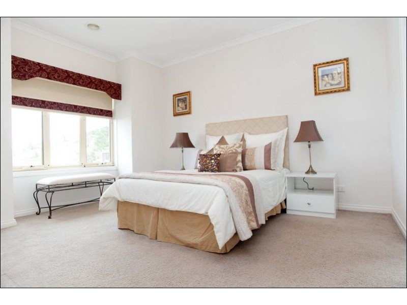 16 Rialton Rise, South Morang VIC 3752