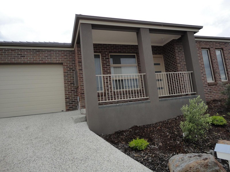 19 Manor House Drive, Epping VIC 3076