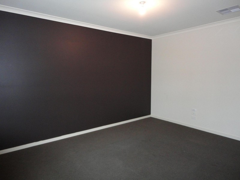 19 Manor House Drive, Epping VIC 3076