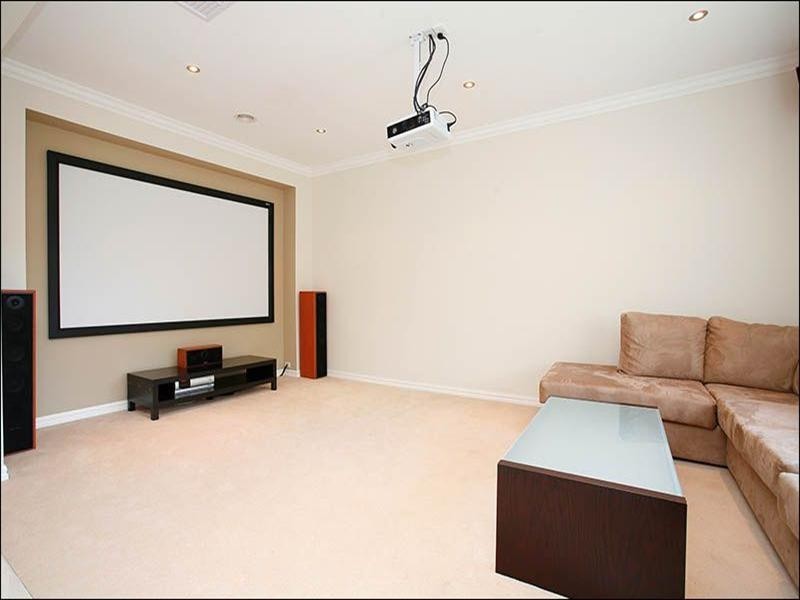 11 Benaroon Drive, Lalor VIC 3075