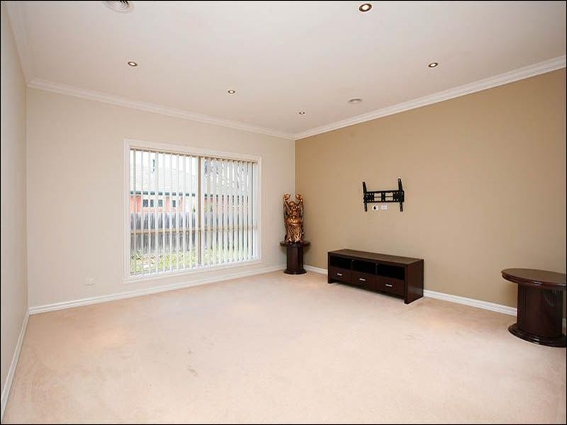 11 Benaroon Drive, Lalor VIC 3075
