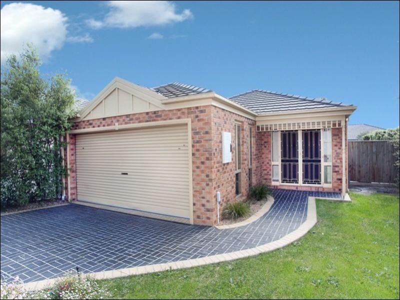 25 Featherpark Terrace, South Morang VIC 3752