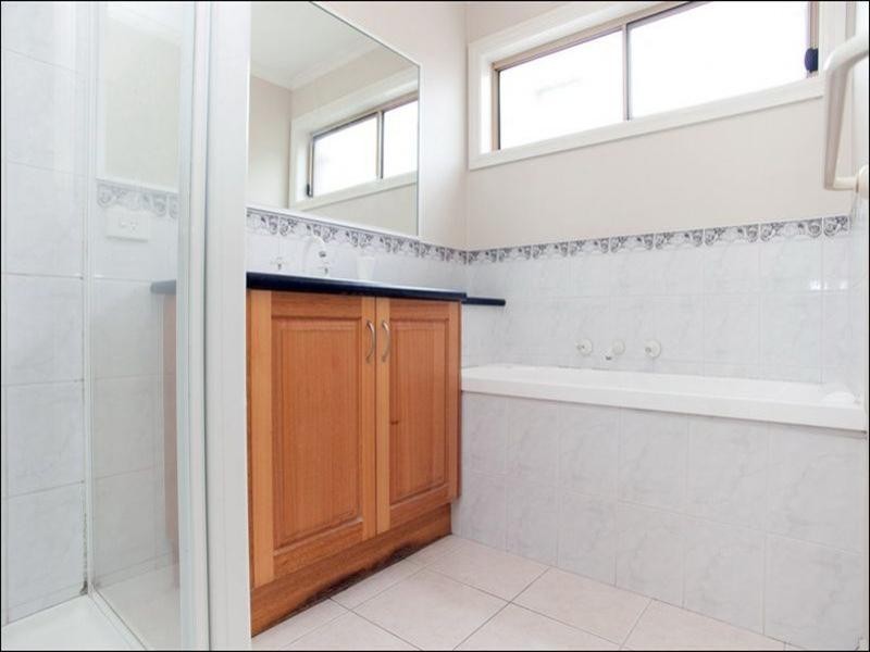 25 Featherpark Terrace, South Morang VIC 3752