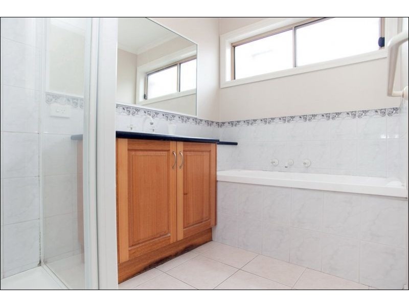 25 Featherpark Terrace, South Morang VIC 3752