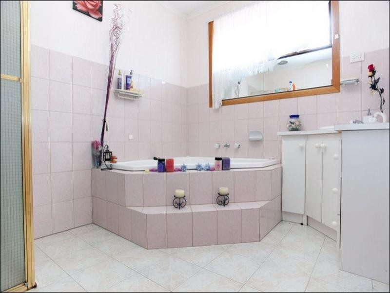 21 Padstum Avenue, Lalor VIC 3075