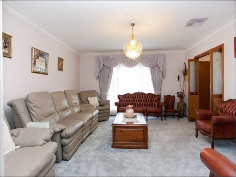 21 Padstum Avenue, Lalor VIC 3075