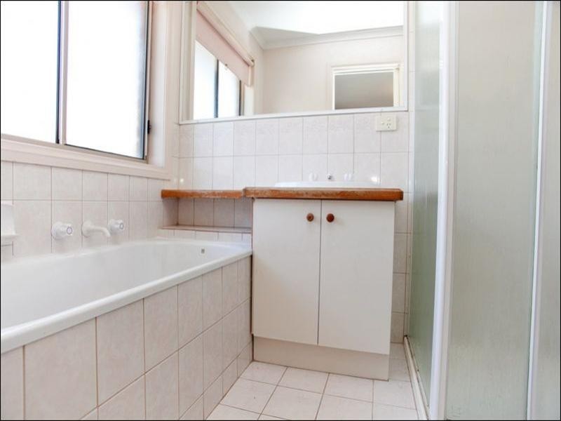 1/7 Bradley Drive, Mill Park VIC 3082