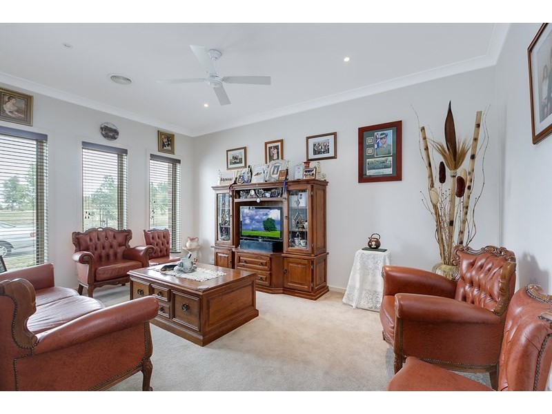 33 Whitelight Avenue, Epping VIC 3076
