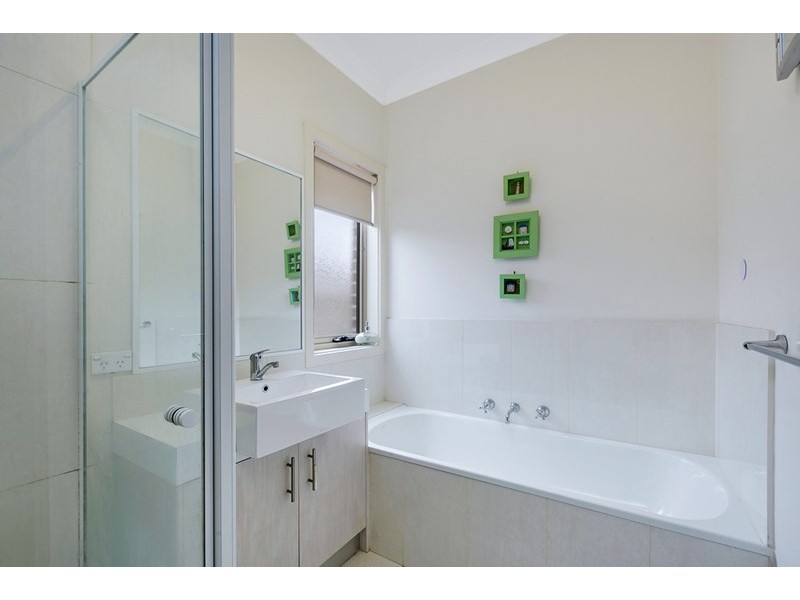 33 Whitelight Avenue, Epping VIC 3076