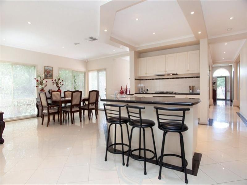 18 Gravlier Way, South Morang VIC 3752