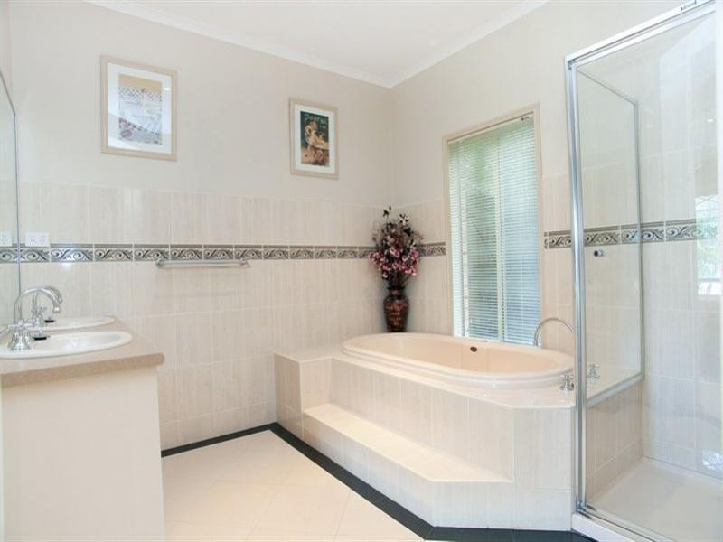 18 Gravlier Way, South Morang VIC 3752